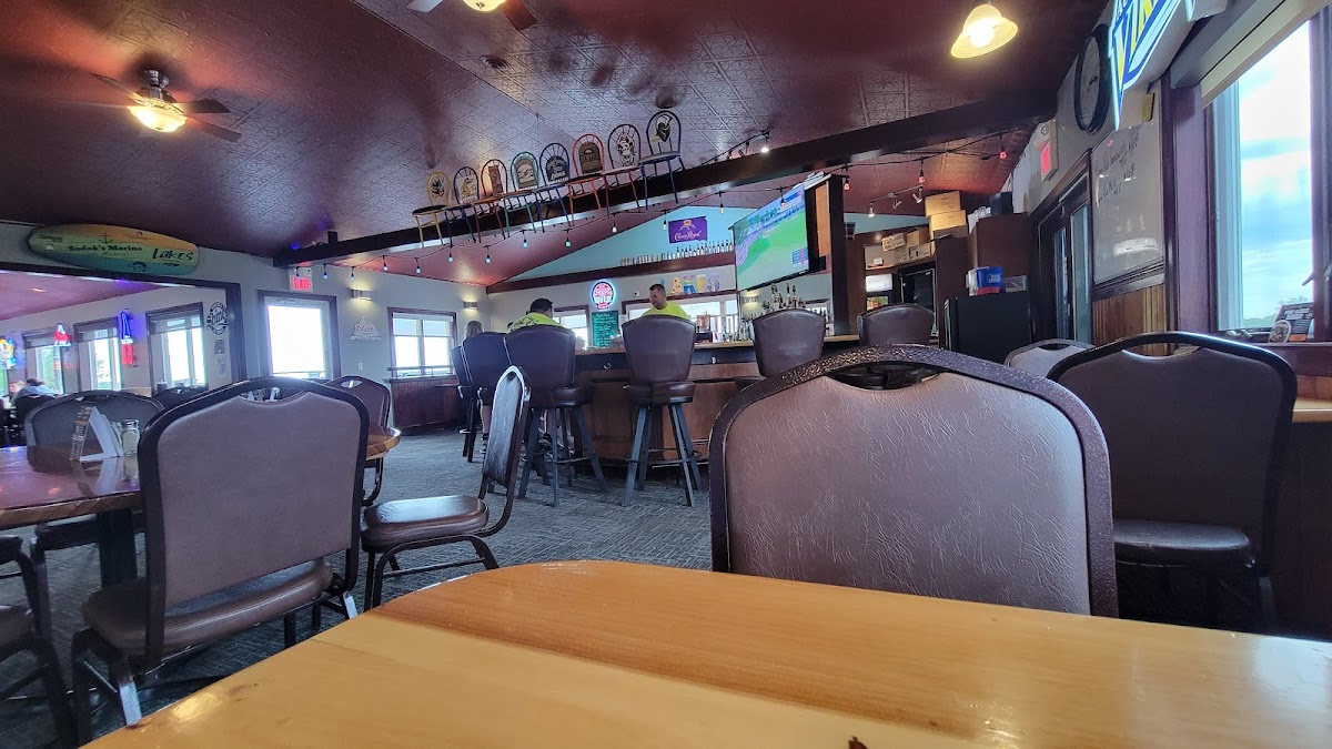 Lakes Bar & Grill